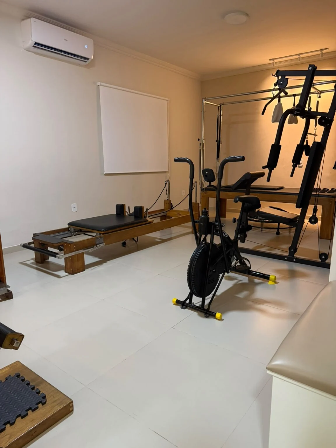 Sala de Pilates em Araruama com equipamentos de movimento